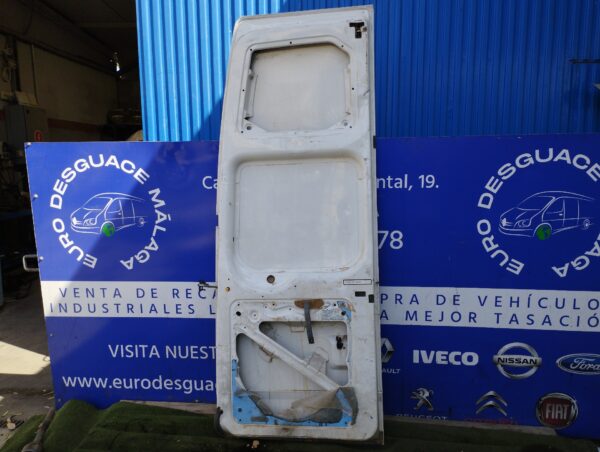PUERTA TRASERA DERECHA 99670