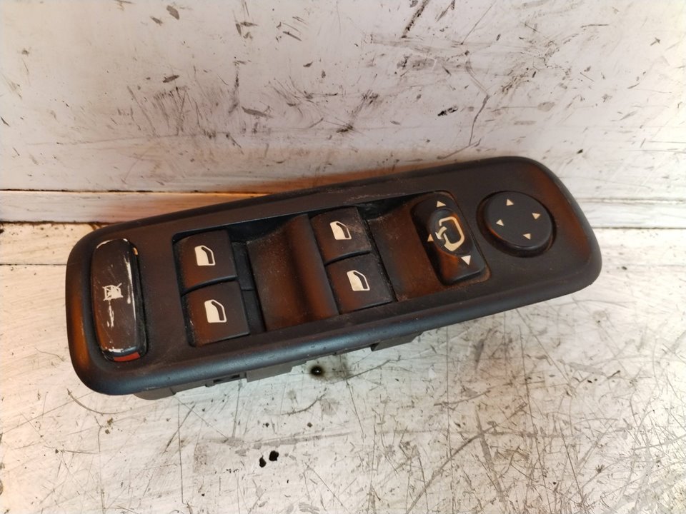 MANDO ELEVALUNAS DELANTERO IZQUIERDO 114819