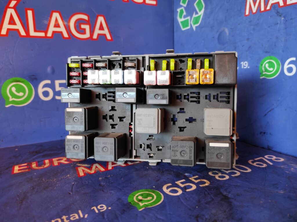 CAJA RELES / FUSIBLES 93938
