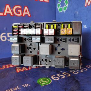 CAJA RELES / FUSIBLES 93938