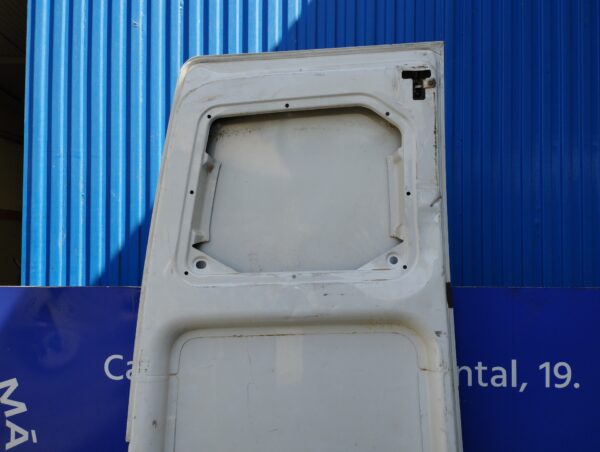 PUERTA TRASERA DERECHA 99670