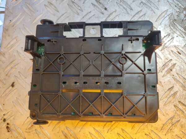 CAJA RELES / FUSIBLES 100048