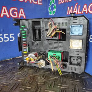 CAJA RELES / FUSIBLES 94294