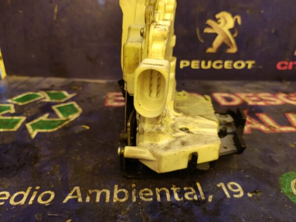 CERRADURA PUERTA TRASERA IZQUIERDA 98060