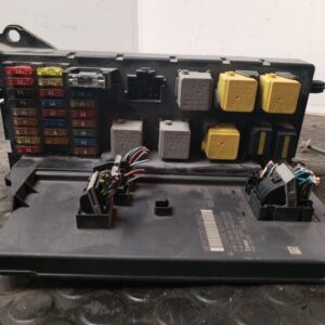 CAJA RELES / FUSIBLES 110578