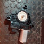 MOTOR ELEVALUNAS TRASERO DERECHO 109739