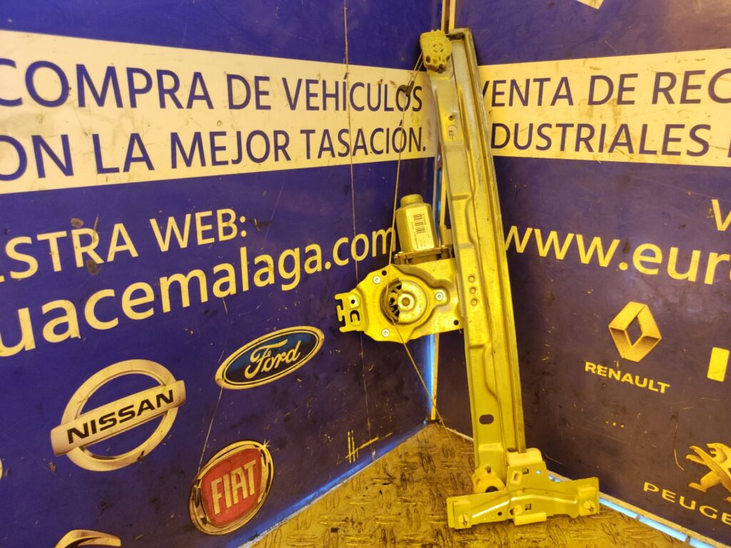 ELEVALUNAS DELANTERO DERECHO 99179