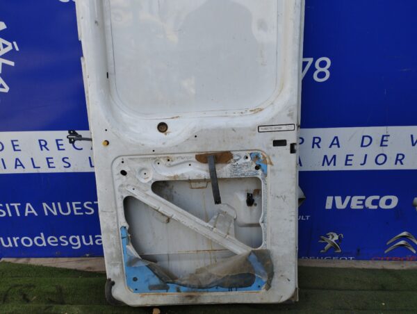 PUERTA TRASERA DERECHA 99670
