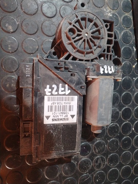 MOTOR ELEVALUNAS DELANTERO DERECHO 114296
