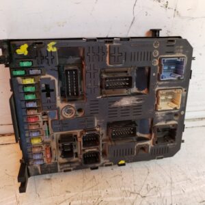 CAJA RELES / FUSIBLES 113993