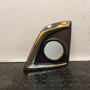 REJILLA PARAGOLPES DERECHA 106460