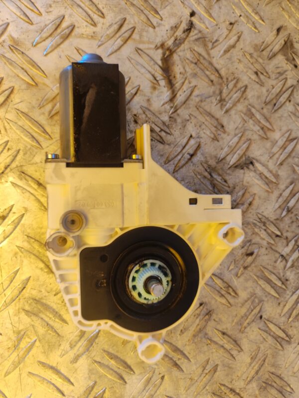 MOTOR ELEVALUNAS DELANTERO IZQUIERDO 99772