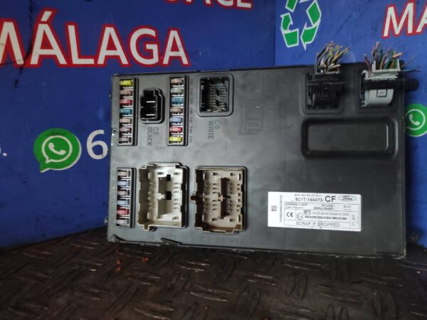 CAJA RELES / FUSIBLES 94643
