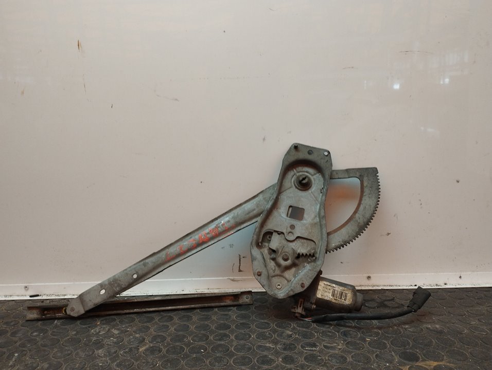 ELEVALUNAS DELANTERO DERECHO 104901