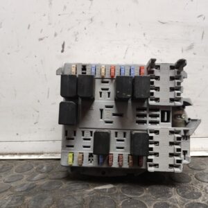 CAJA RELES / FUSIBLES 109047