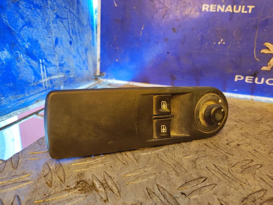 MANDO ELEVALUNAS DELANTERO IZQUIERDO 101080