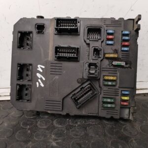 CAJA RELES / FUSIBLES 111942