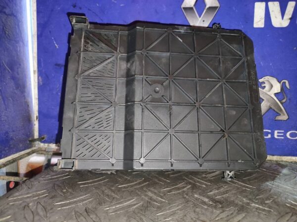 CAJA RELES / FUSIBLES 100775