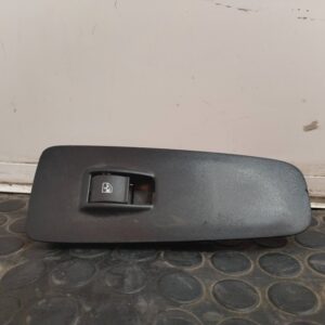 MANDO ELEVALUNAS DELANTERO DERECHO 111635