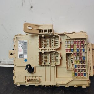 CAJA RELES / FUSIBLES 110204