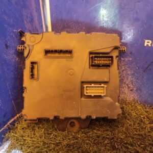 CAJA RELES / FUSIBLES 95695