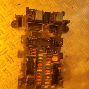 CAJA RELES / FUSIBLES 100020