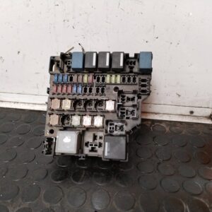 CAJA RELES / FUSIBLES 110884