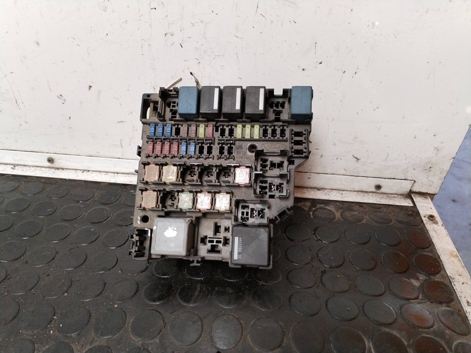 CAJA RELES / FUSIBLES 110884