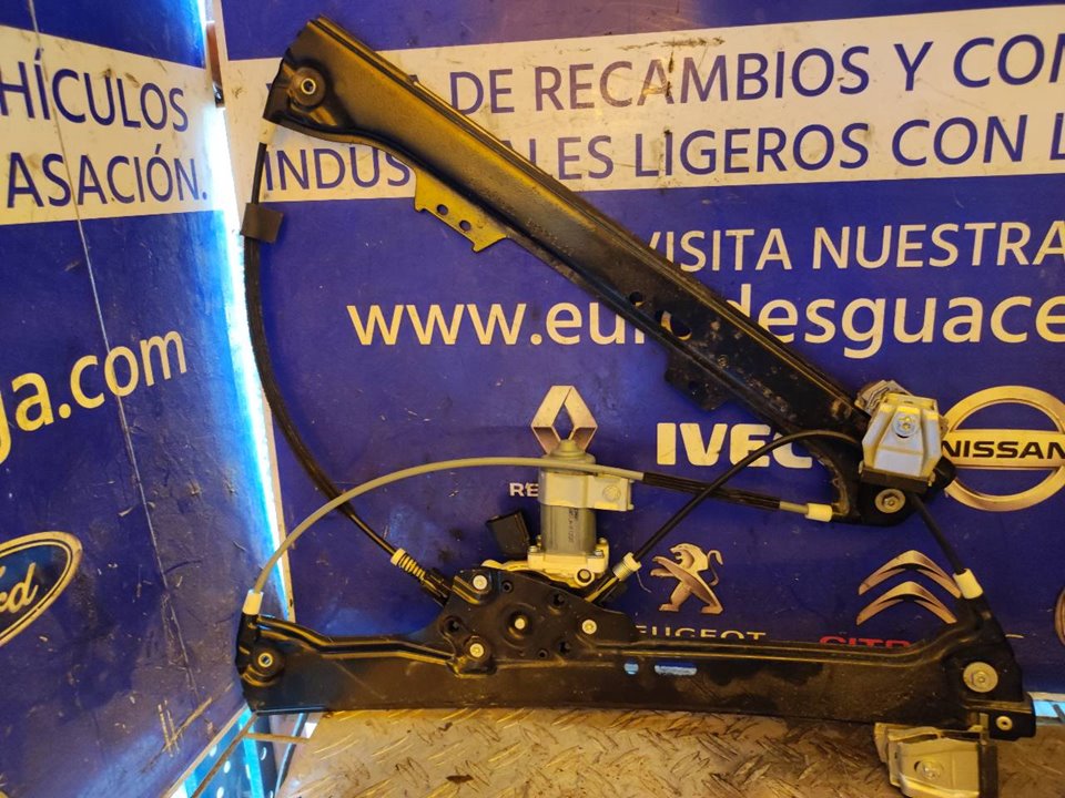 ELEVALUNAS DELANTERO DERECHO 100463