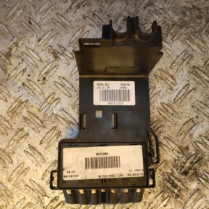 CAJA RELES / FUSIBLES 100252