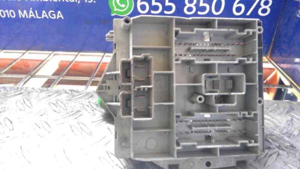 CAJA RELES / FUSIBLES 92202