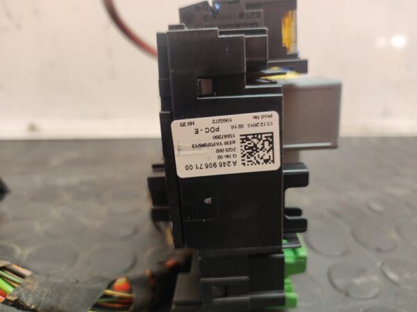 CAJA RELES / FUSIBLES 108047