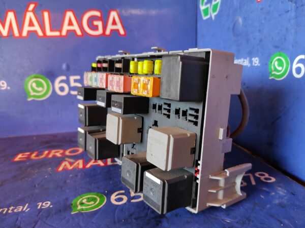 CAJA RELES / FUSIBLES 93938