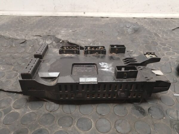 CAJA RELES / FUSIBLES 113347