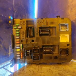 CAJA RELES / FUSIBLES 100982