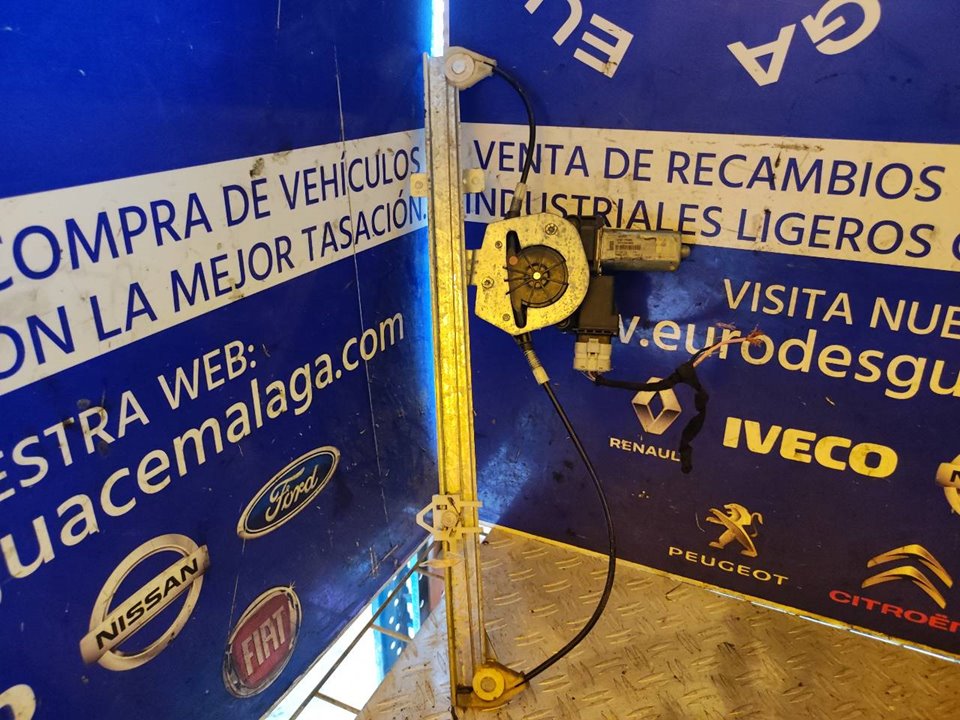 ELEVALUNAS DELANTERO DERECHO 100154