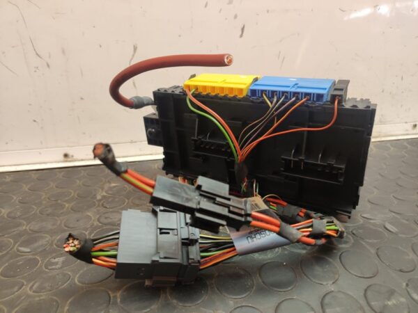 CAJA RELES / FUSIBLES 108047