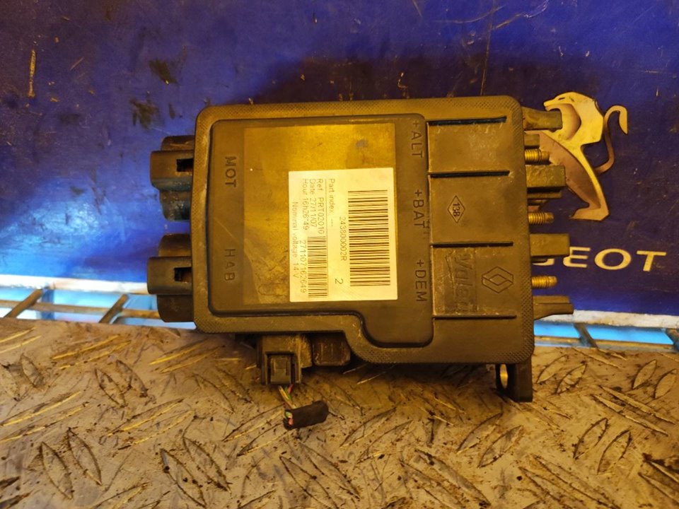 CAJA RELES / FUSIBLES 100579