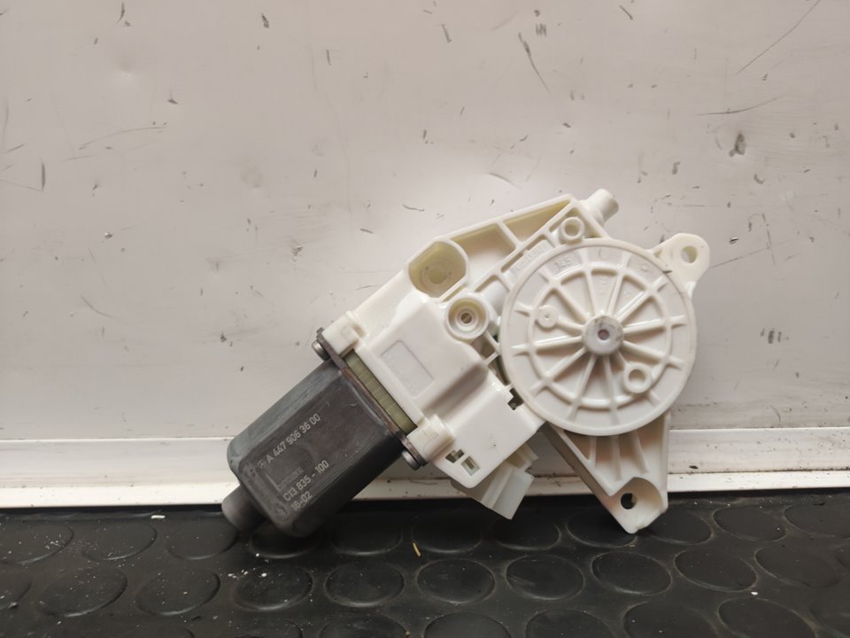 MOTOR ELEVALUNAS DELANTERO DERECHO 108220