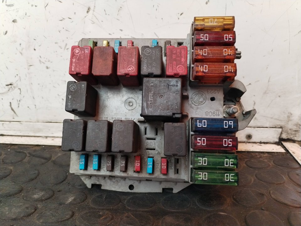 CAJA RELES / FUSIBLES 112964