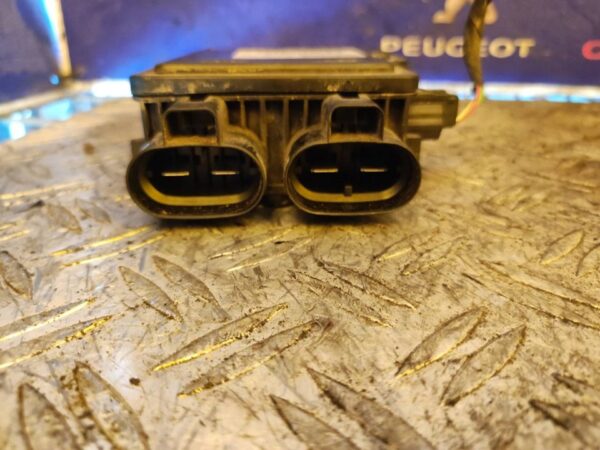 CAJA RELES / FUSIBLES 100579
