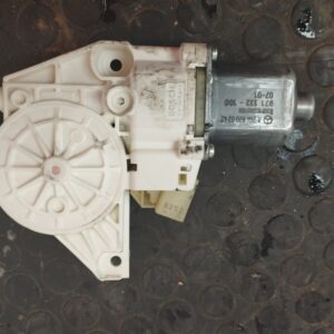MOTOR ELEVALUNAS DELANTERO DERECHO 105601