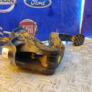 PEDAL EMBRAGUE 100071