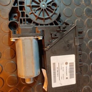 MOTOR ELEVALUNAS DELANTERO DERECHO 106908