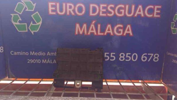 CAJA RELES / FUSIBLES 92215