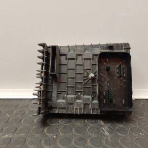 CAJA RELES / FUSIBLES 105064