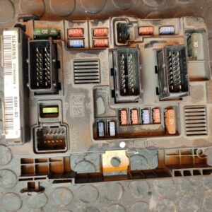 CAJA RELES / FUSIBLES 105011