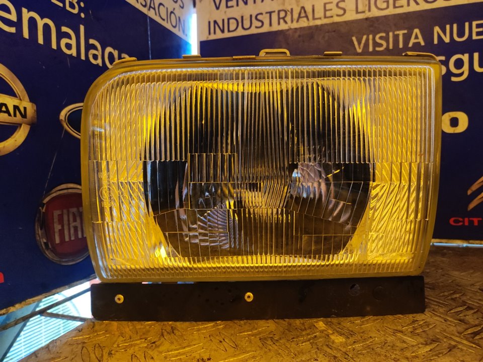 FARO IZQUIERDO 100621