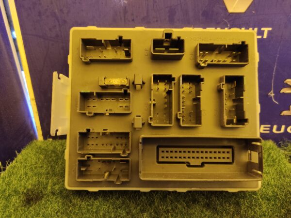 CAJA RELES / FUSIBLES 94759