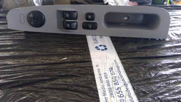MANDO ELEVALUNAS DELANTERO IZQUIERDO 92162